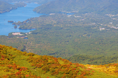 福岛县万台山和周围湖泊的风景