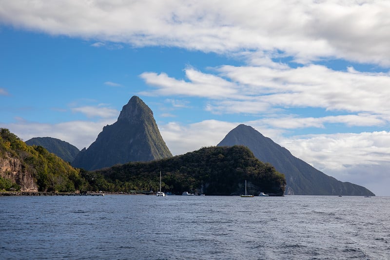 圣卢西亚，西印度群岛- Anse Chastanet海滩和Pitons