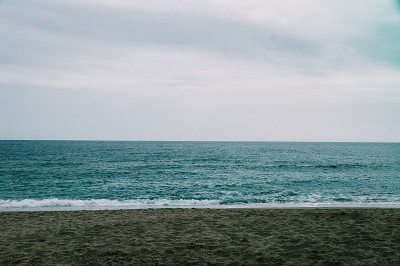 黑暗的海边