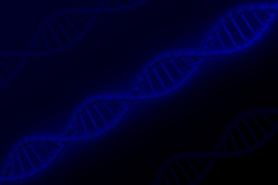 深蓝色背景上的DNA分子。
