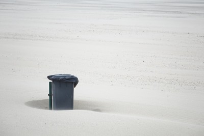 没有污染海滩的环境