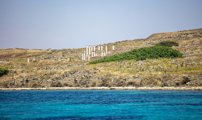 希腊。迪洛斯岛的古代文明遗址在海滨基克拉迪