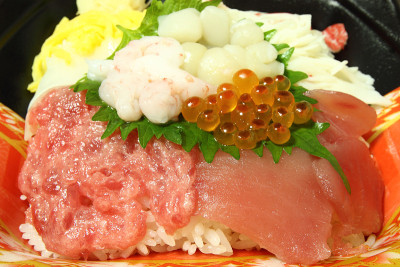 生鱼片配米饭