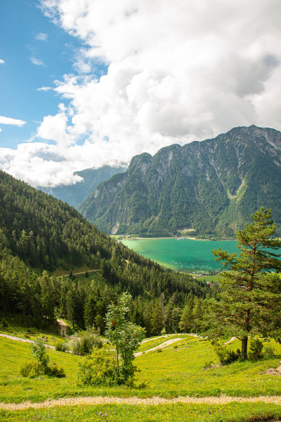 在提洛尔阿尔卑斯山徒步旅行