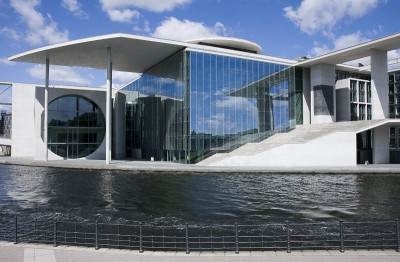 Marie-Elisabeth-Lüders-Haus毗邻柏林联邦议院