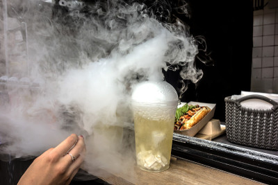 经典的烟酒鸡尾酒