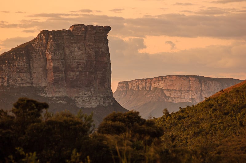 2007年6月10日，巴西巴伊亚州，Chapada Diamantina国家公园的岩石悬崖。