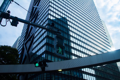 新宿大楼附近的红绿灯