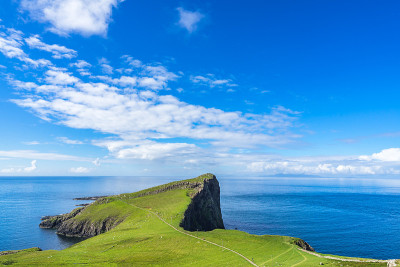 尼斯特岬角海景在一个美丽的阳光明媚的一天，斯凯岛，苏格兰，英国
