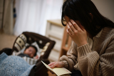 母亲在努力挣钱