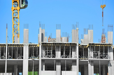 起重机及高层建筑工地