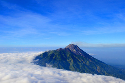 山峰默拉皮火山