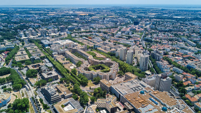 从空中俯瞰法国南部蒙彼利埃城市的天际线