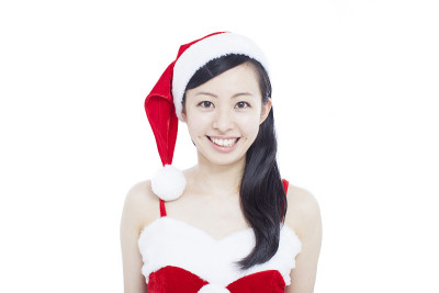 穿着圣诞老人衣服的快乐女人