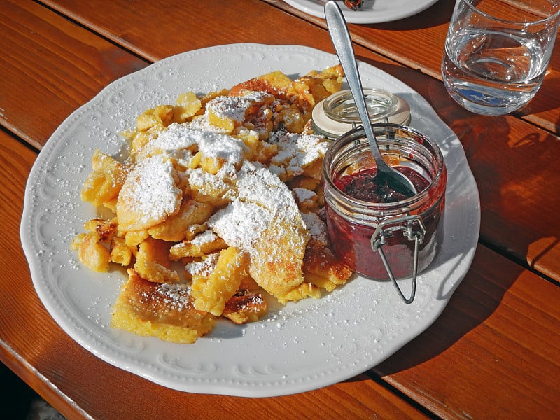 甜的甜点Kaiserschmarrn