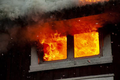 老房子着火了