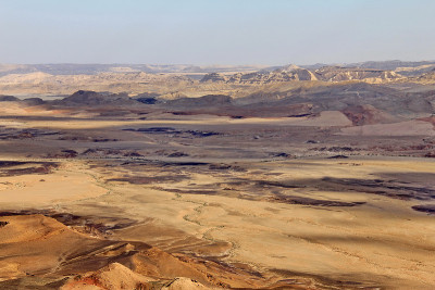 Makhtesh Ramon火山口上空的云