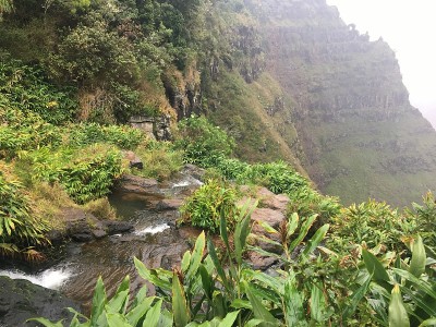 冬天，夏威夷考艾岛威美亚峡谷的威浦瀑布。
