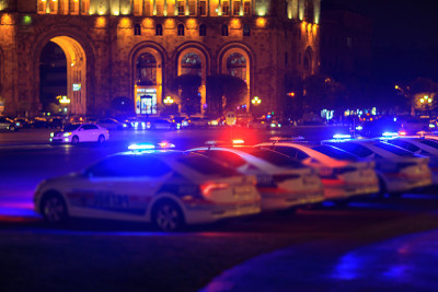 警车在夜光城