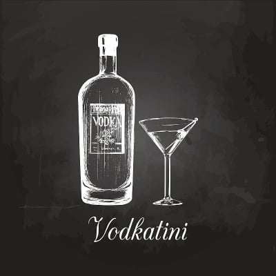 手绘伏特加酒瓶和伏特加杯。在黑板上画酒精饮料。矢量插图的鸡尾酒。