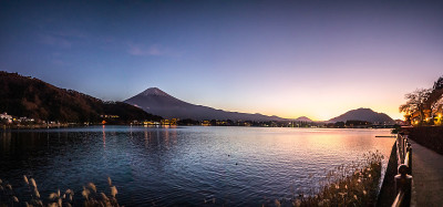 富士山鸟瞰图。日本的标志性山峰。富士山傍晚日落景观，川口町，山梨，日本。