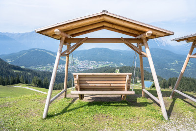 木制跷跷板在Seefeld，泰洛，奥地利