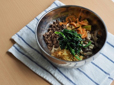 韩国食品牛肉蔬菜石锅拌饭