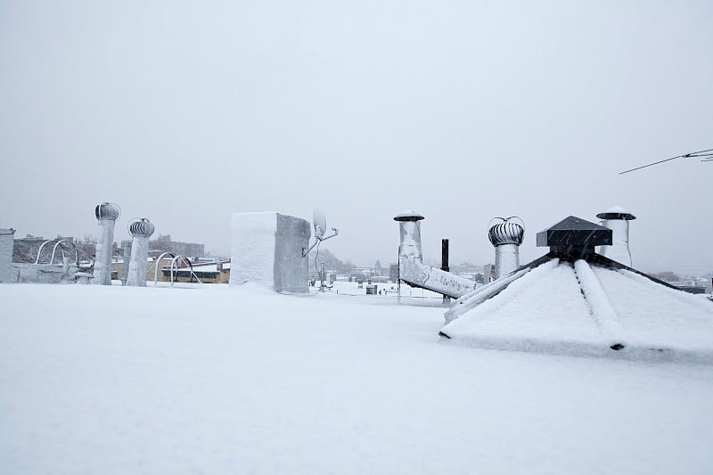 屋顶上有雪