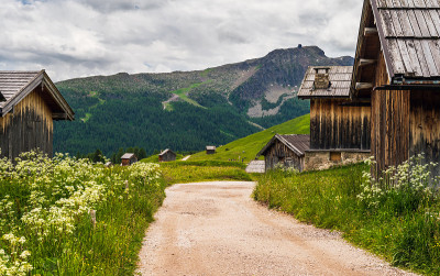 意大利Dolomites的山区景观