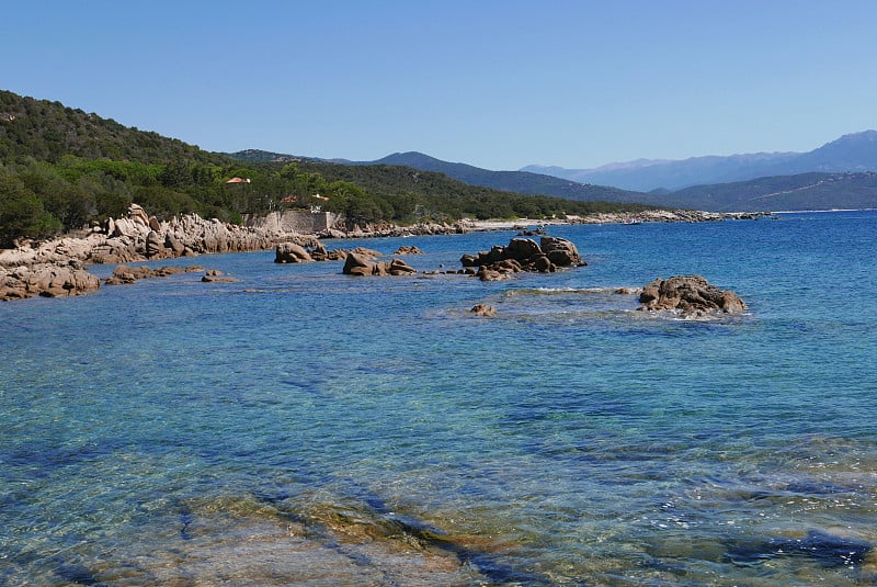 南科西嘉岛，在美丽之岛的海边度假。