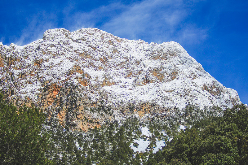 西班牙马略卡岛的塞拉德特拉蒙塔纳雪山