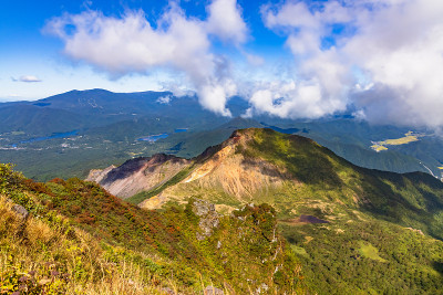图为福岛县万代山顶的风景