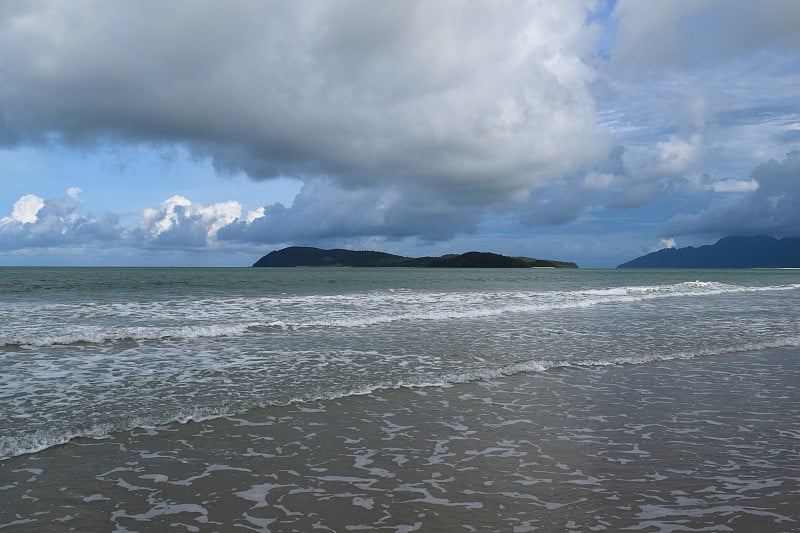 浮罗交怡岛海滩。吉打州的珠宝。马六甲海峡。马来西亚的性质