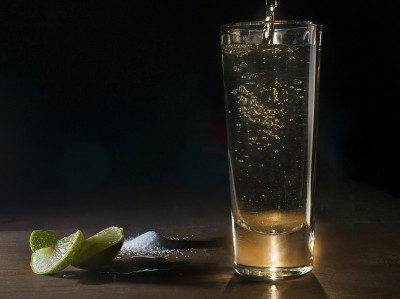 喝一杯龙舌兰酒
