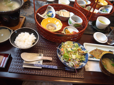 日式早餐，烤鱼和烧汤