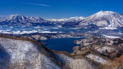 日本长野县马达郎高原的冬季景观。