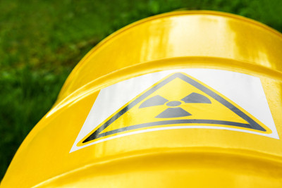 The nuclear sign on a yellow metal barrel on the g
