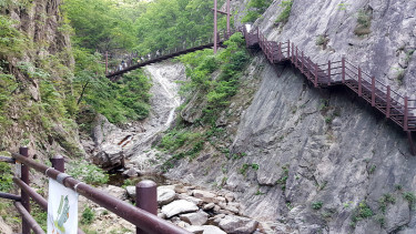 雪山登山风景