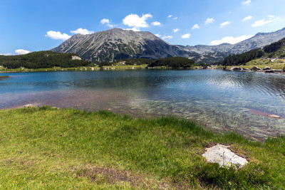 保加利亚皮林山穆拉托沃湖和托多尔卡峰景观