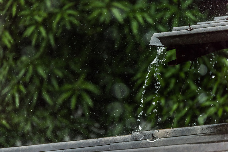 雨淋屋顶