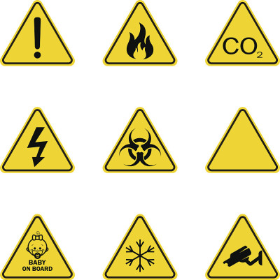 一组三角形警告标志。警告roadsign图标。Danger-warning-attention迹象。