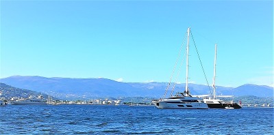 大海和船