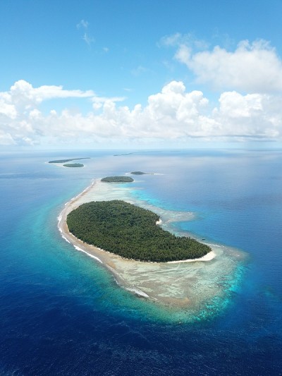 Edge of atoll and sand paradise in Truk lagoon, Ch