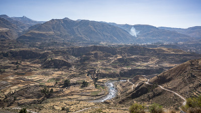 科尔卡峡谷的全景，秘鲁，南美与农业梯田