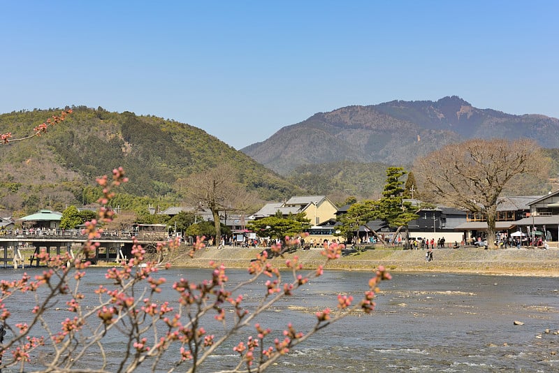 京都岚山-桂河边的景色-京都日本