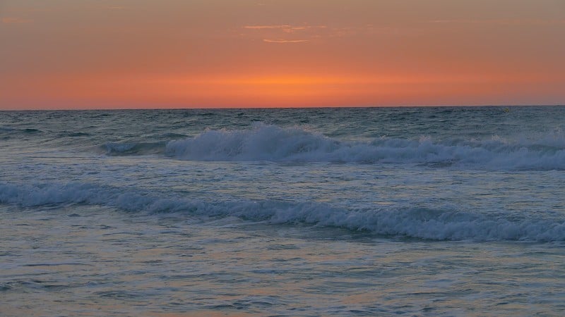 海上日出