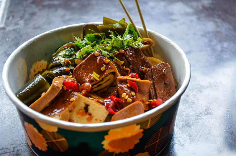 台湾街头小吃——大溪热豆腐(干豆、豆腐)，大溪是一个以豆腐闻名的旅游胜地。