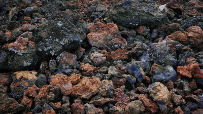 西班牙加那利群岛特内里费岛奇耶罗火山最后一次喷发形成的aa型熔岩的矿物背景