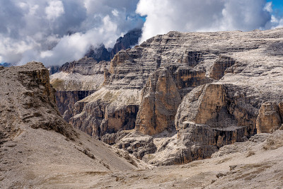 萨斯波多伊是Dolomites的浮雕，在塞拉群，意大利