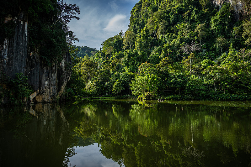 山和湖在坦布，霹雳州